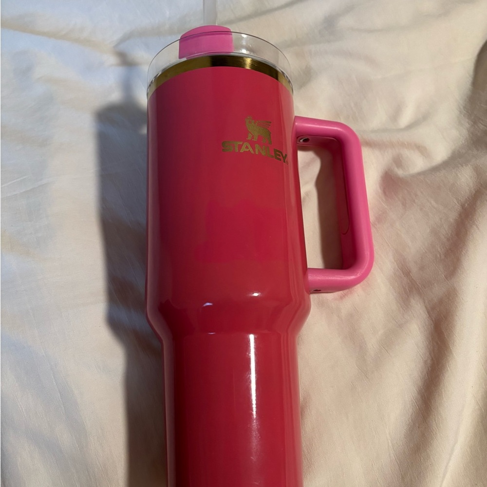 Pink & Gold Stanley Water Bottle 💖 - Picture 2 of 3